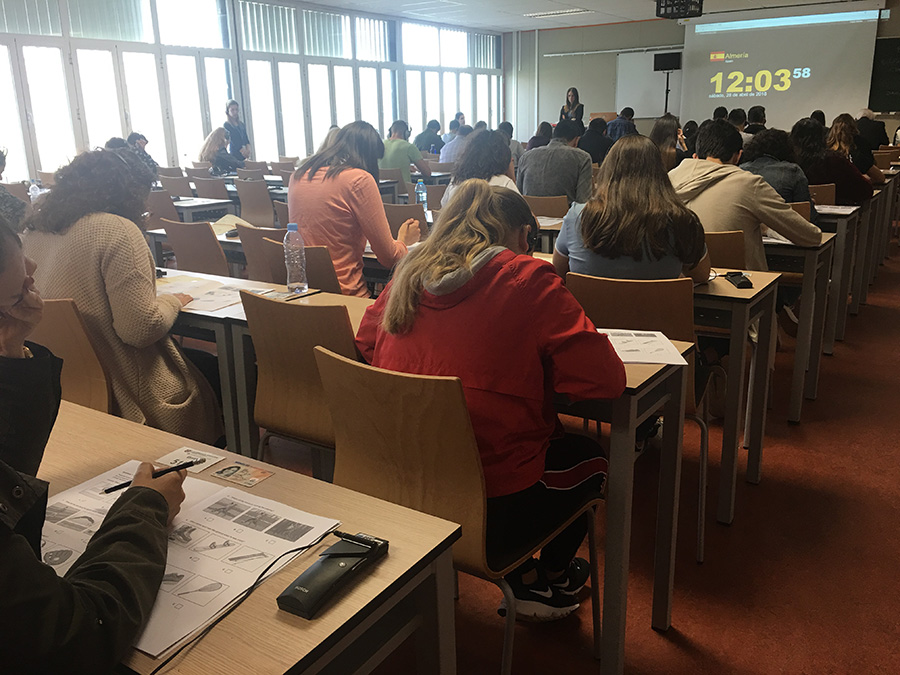 200 estudiantes de inglés participan en la mayor simulación oficial de los exámenes de Cambridge en Almería