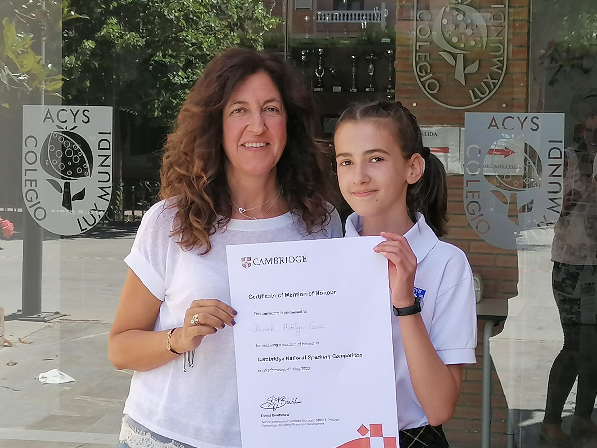 Cambridge premia a dos alumnas de nuestros centros preparadores en un concurso nacional de 'speaking'