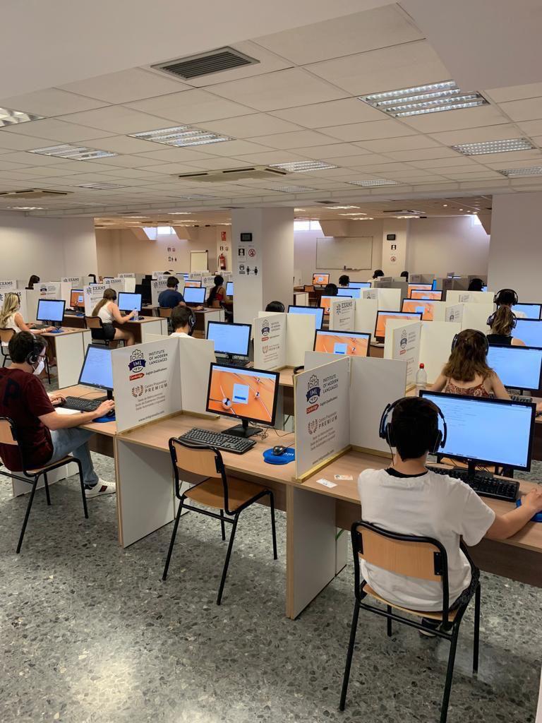 Las academias de inglés andaluzas realizarán en 2024 el doble de exámenes de Cambridge por ordenador que este año, debido a la gran demanda