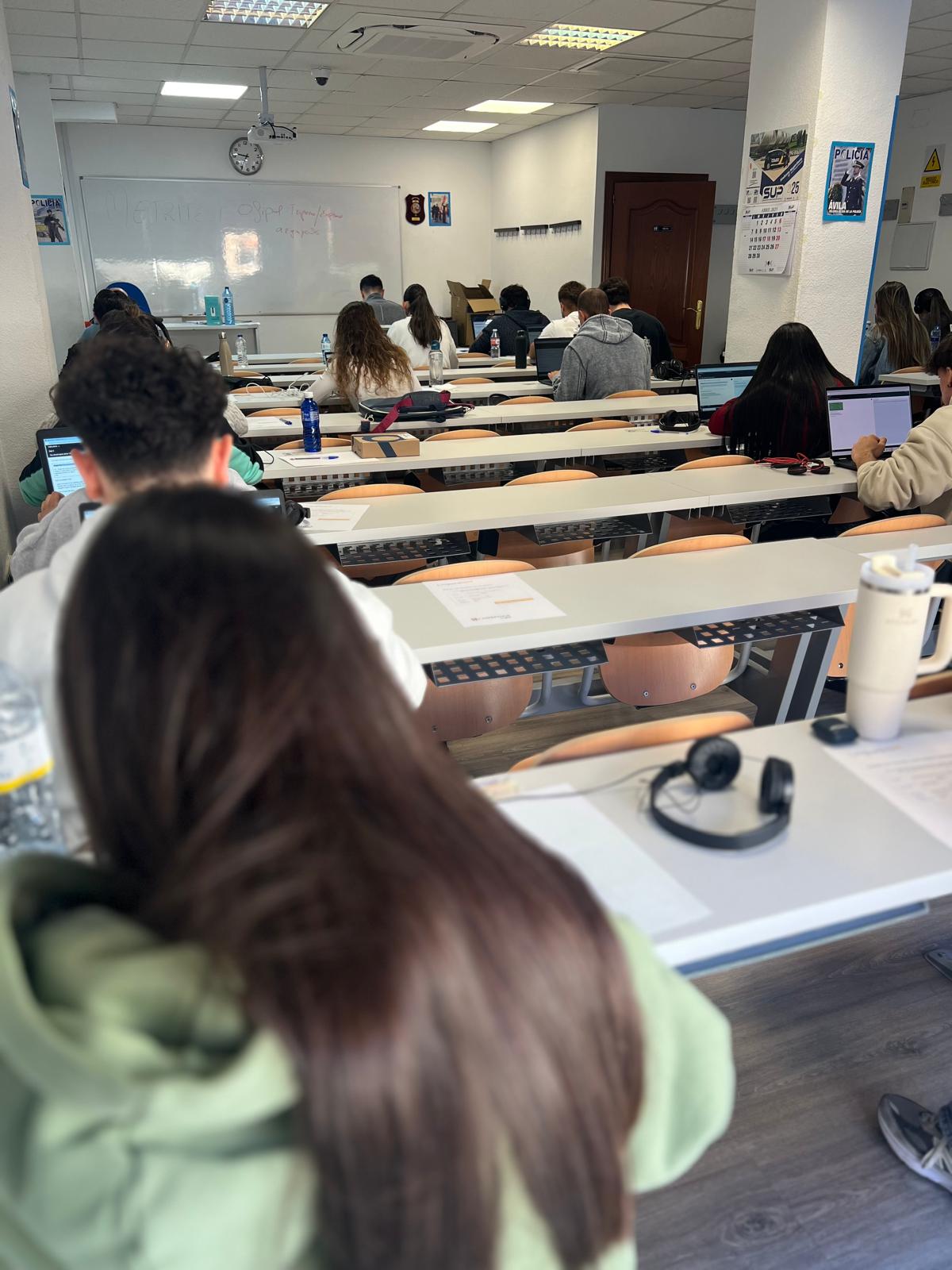 Cambridge organizará dos exámenes extraordinarios en Granada antes de fin de mes para que los opositores de Policía Nacional puedan acreditar su nivel de inglés