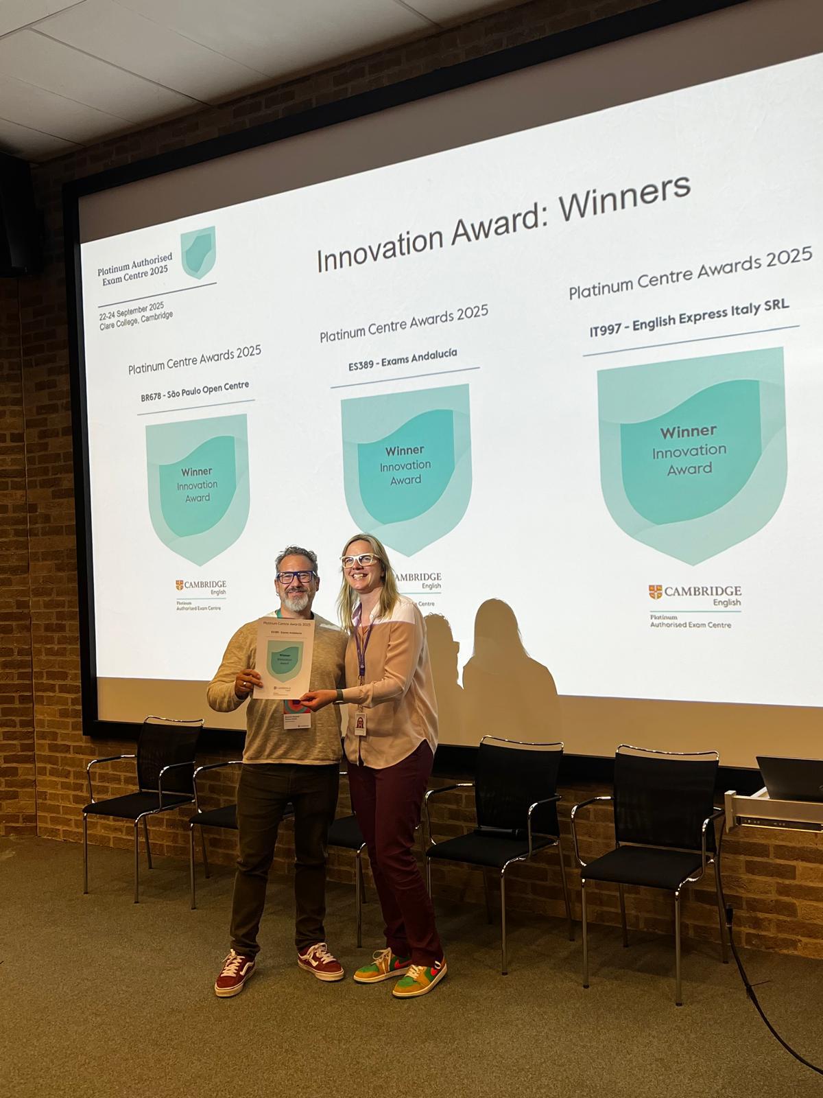 La Universidad de Cambridge premia a un centro examinador de Granada como el más innovador a nivel mundial